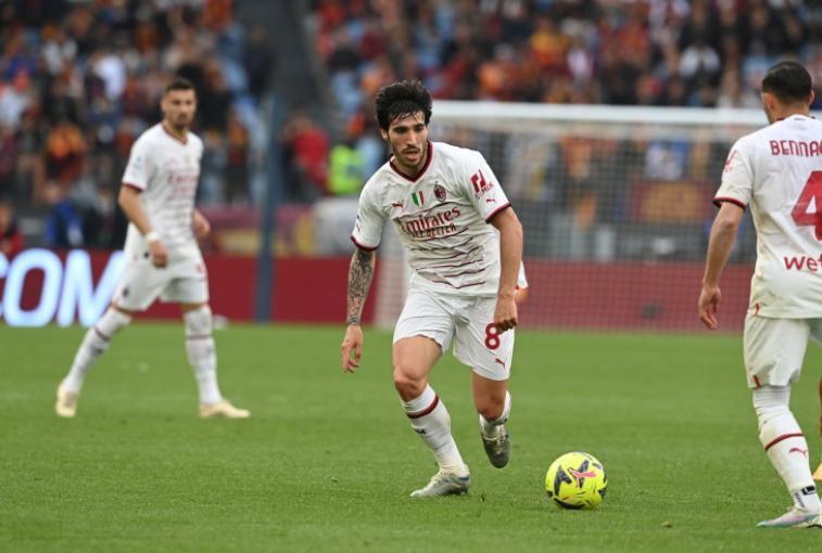  蓝鹰军团客场逆袭升次席  