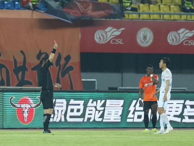  多特蒙德绝杀球引发门线悬案争议  