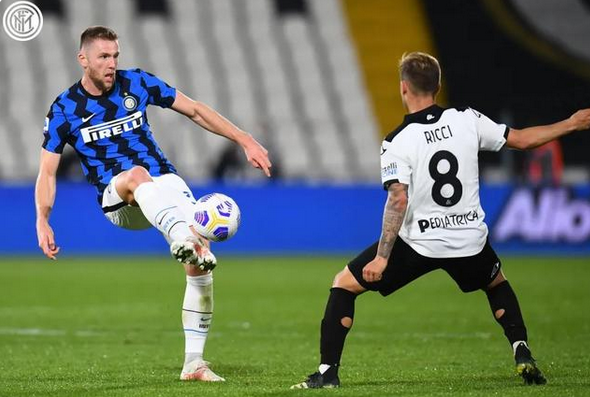  AC米兰凭借定位球战术客场逼平那不勒斯